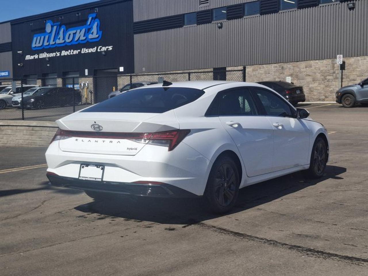 2022 Hyundai Elantra Hybrid Ultimate | Leather | Sunroof | Heated Bucket Seats + Steering | Remote Start | CarPlay and More ! Photo