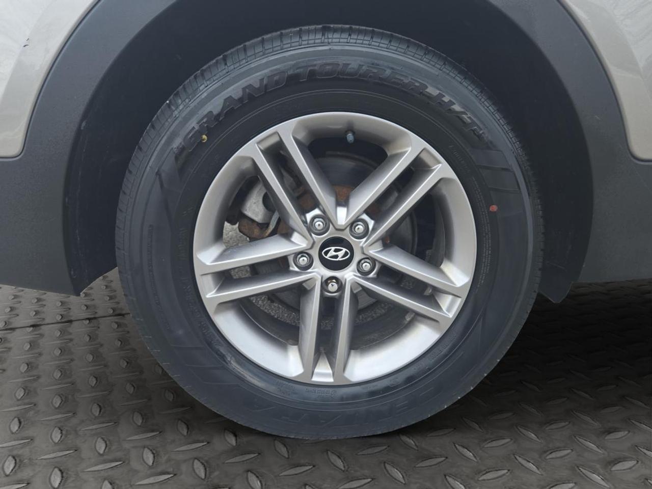 2017 Hyundai Santa Fe Sport SE Photo