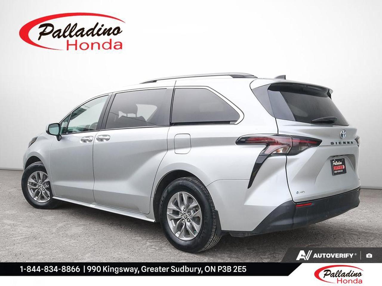 2025 Toyota Sienna LE Photo