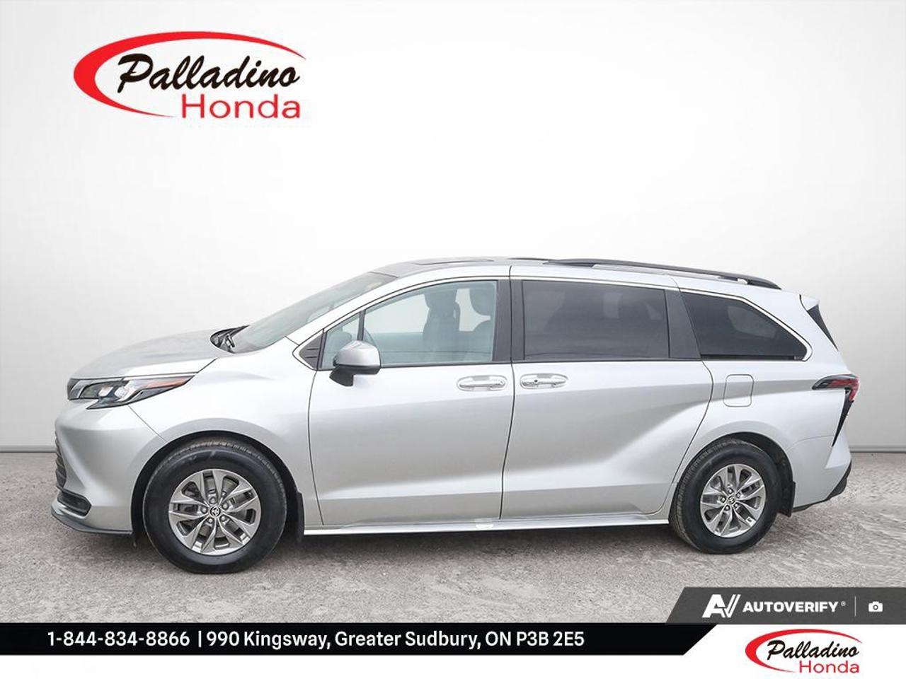2025 Toyota Sienna LE Photo