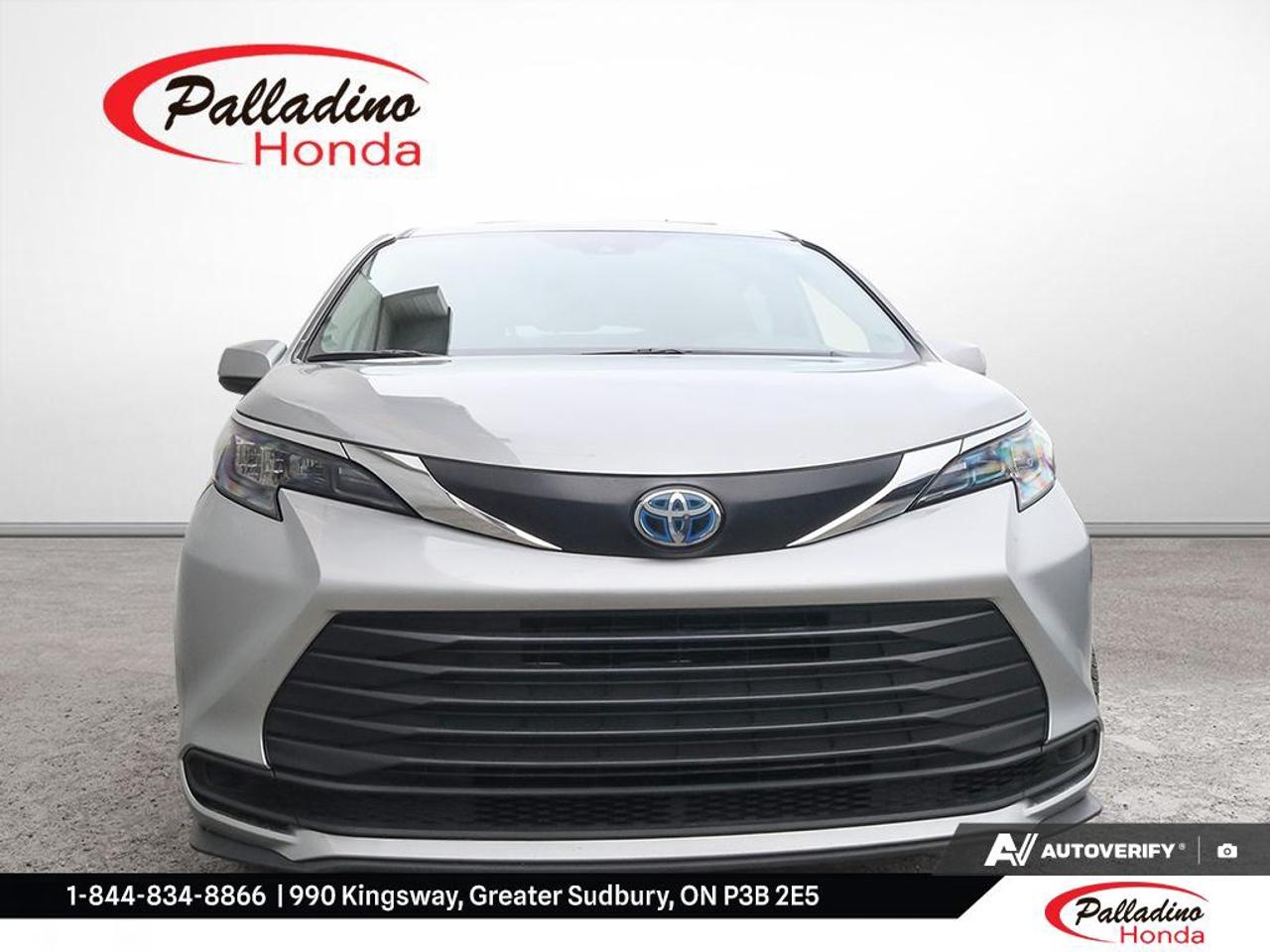 2025 Toyota Sienna LE Photo