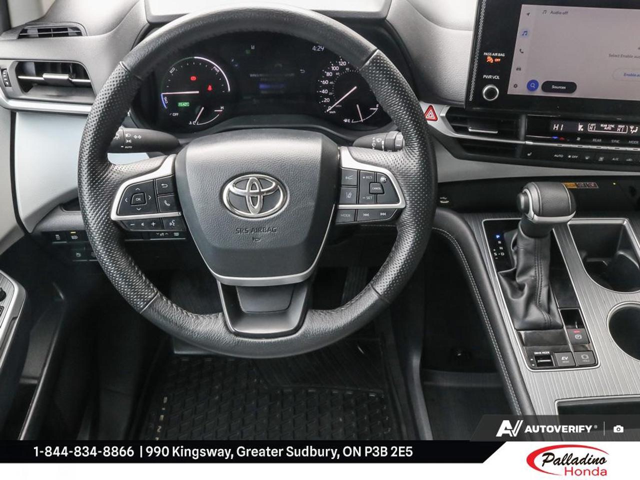 2025 Toyota Sienna LE Photo