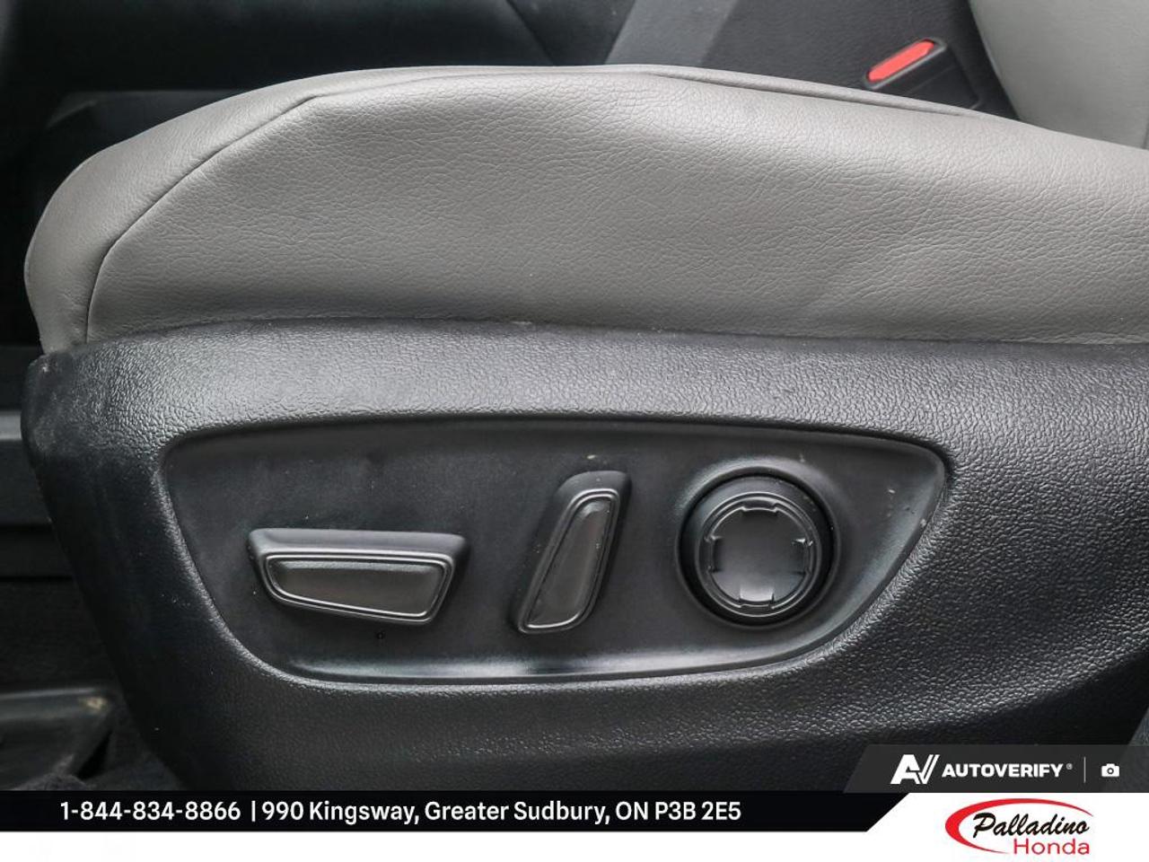 2025 Toyota Sienna LE Photo