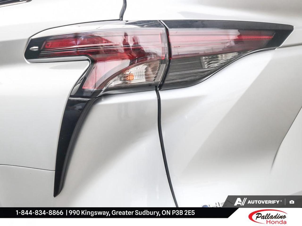 2025 Toyota Sienna LE Photo