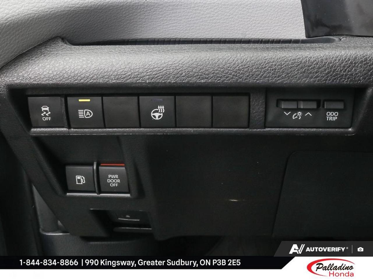 2025 Toyota Sienna LE Photo