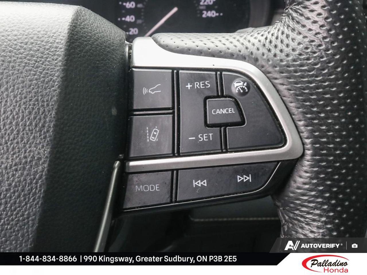 2025 Toyota Sienna LE Photo