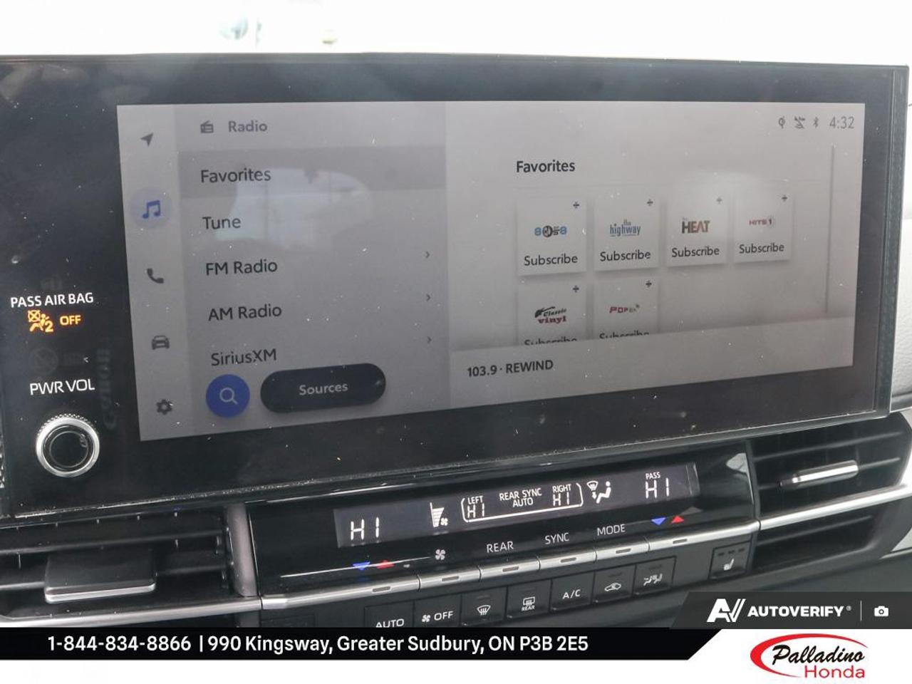 2025 Toyota Sienna LE Photo