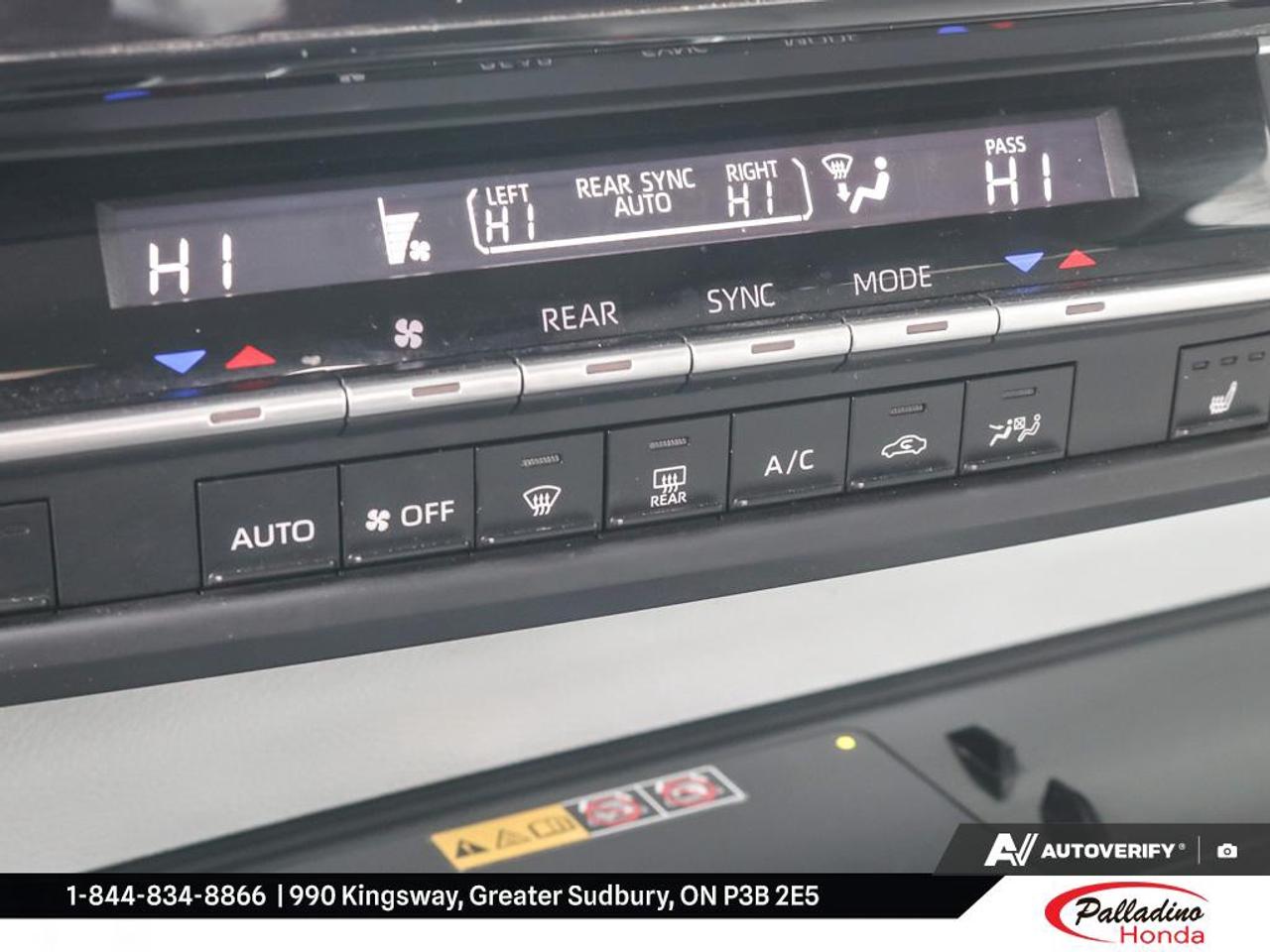 2025 Toyota Sienna LE Photo