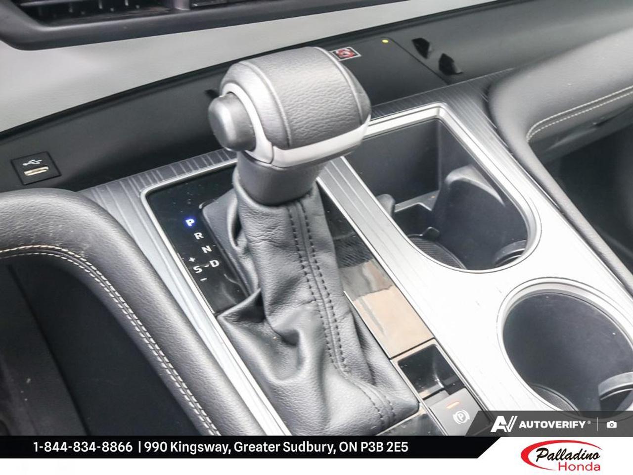 2025 Toyota Sienna LE Photo