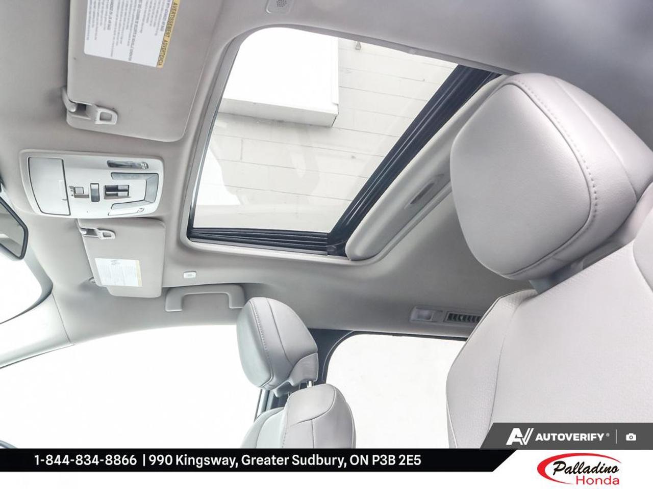 2025 Toyota Sienna LE Photo