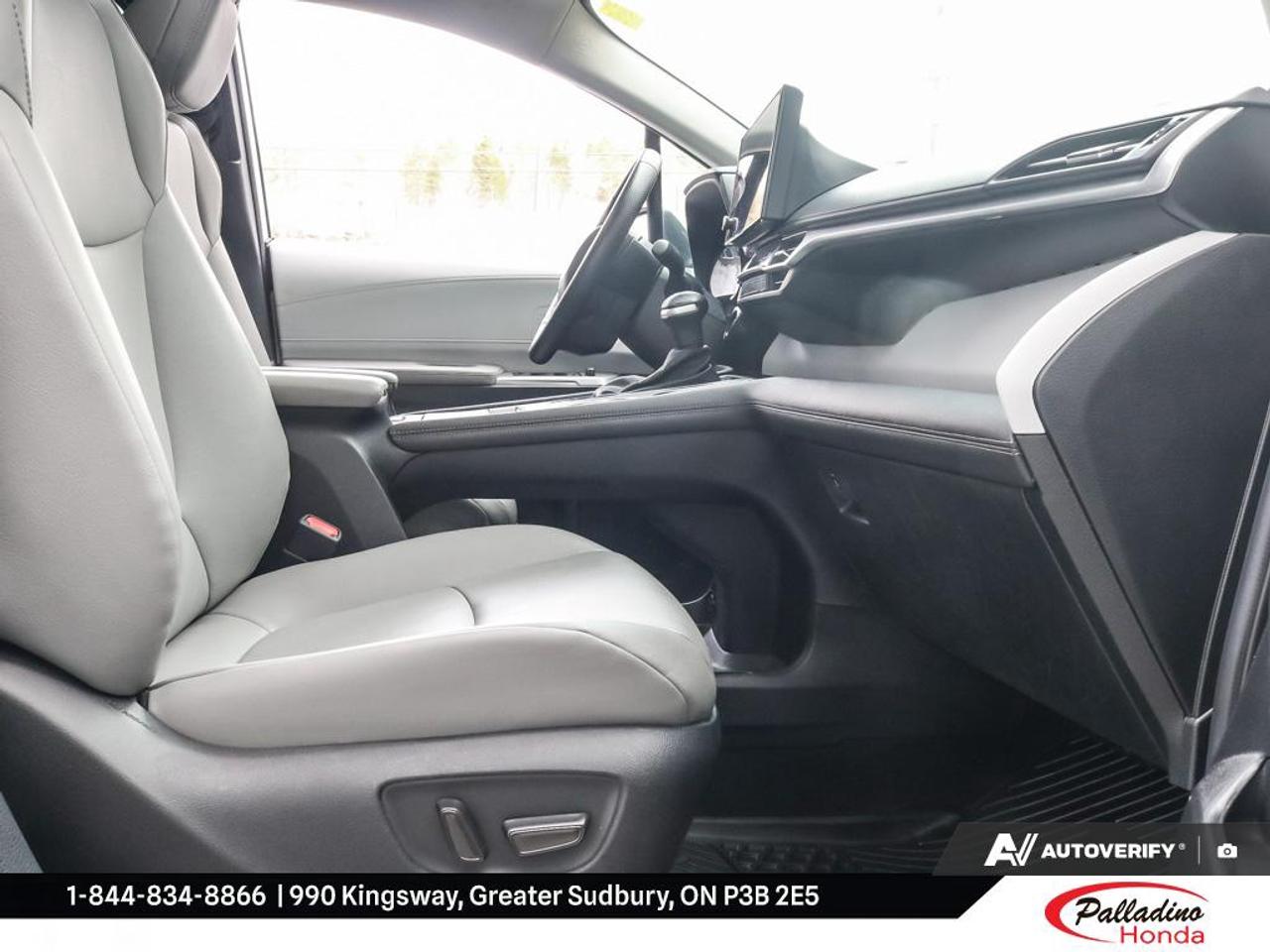 2025 Toyota Sienna LE Photo