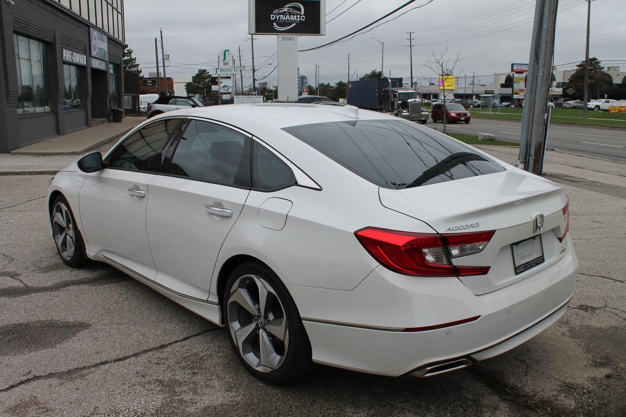 2019 Honda Accord Touring 2.0T Photo