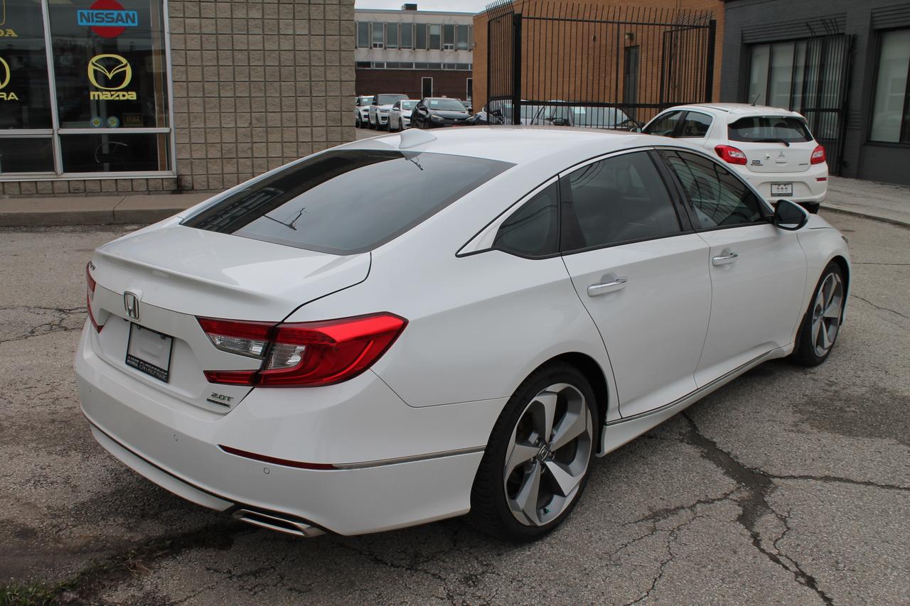 2019 Honda Accord Touring 2.0T Photo