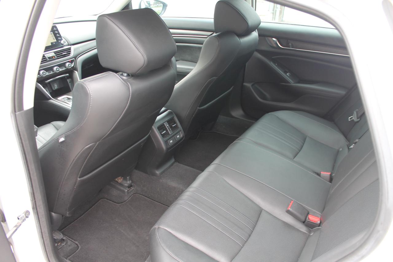 2019 Honda Accord Touring 2.0T Photo