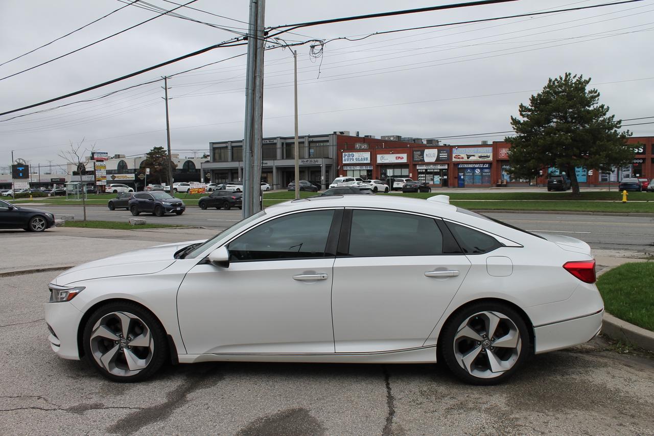 2019 Honda Accord Touring 2.0T Photo
