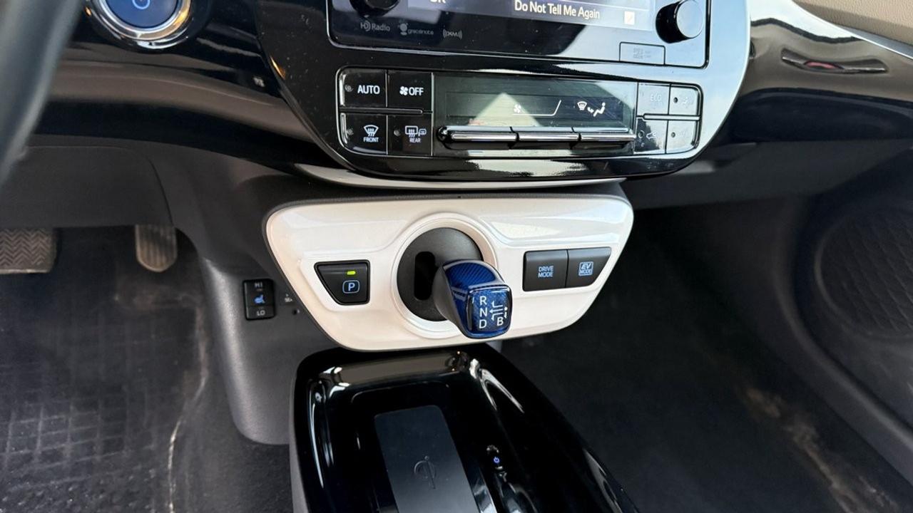 2018 Toyota Prius Hybrid-CLEAN HISTORY Photo