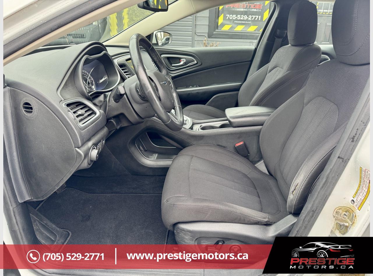 2015 Chrysler 200 Limited Photo