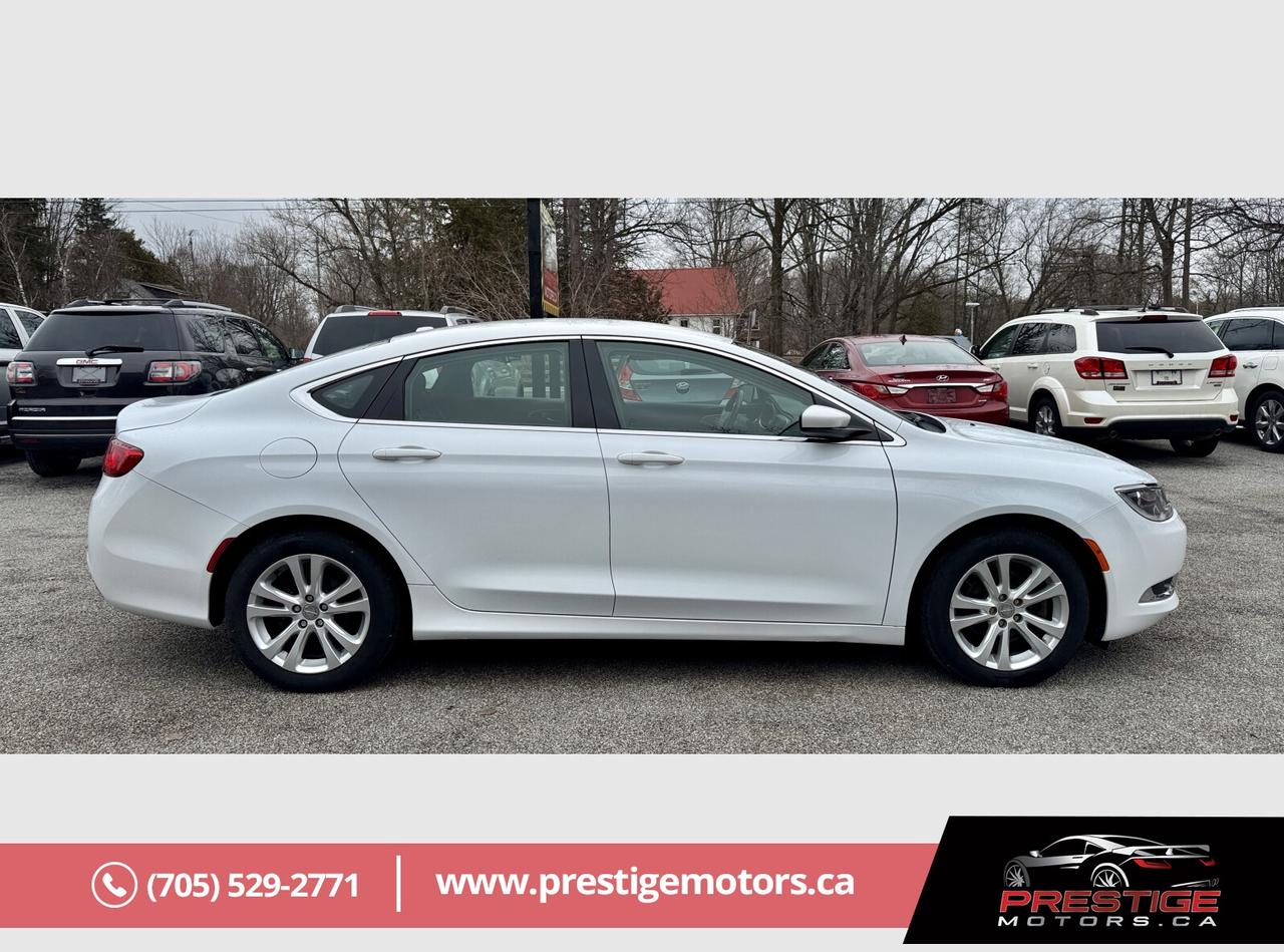 2015 Chrysler 200 Limited Photo