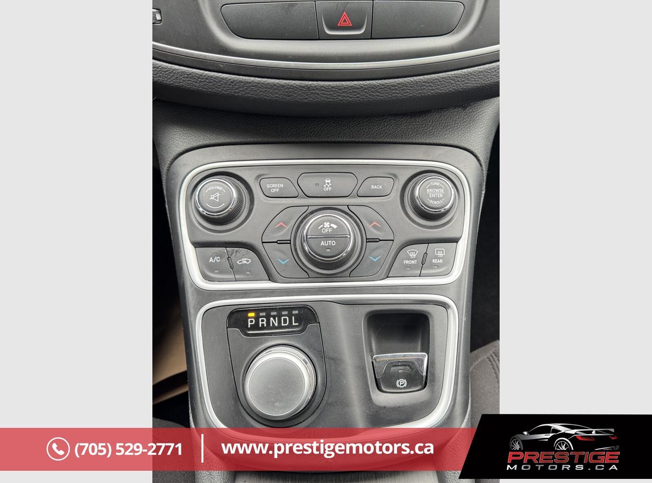 2015 Chrysler 200 Limited Photo