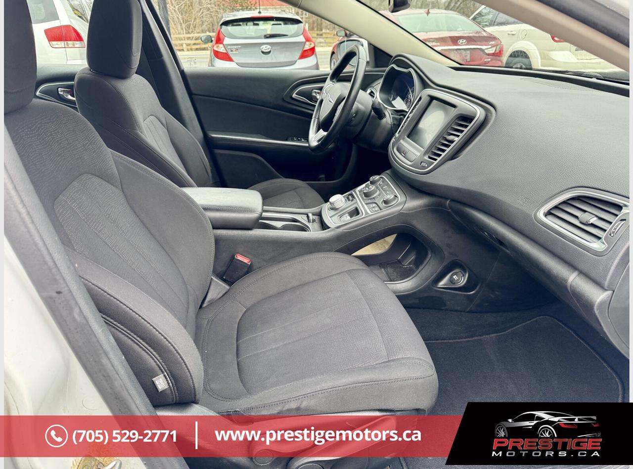 2015 Chrysler 200 Limited Photo