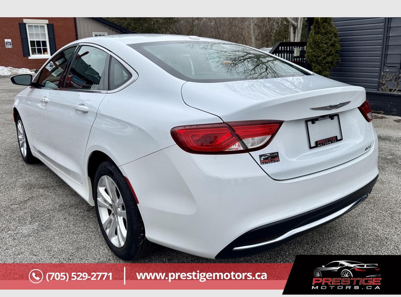 2015 Chrysler 200 Limited Photo2