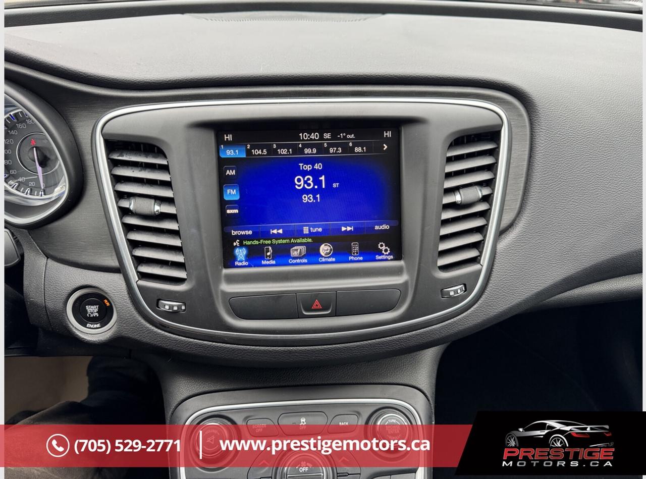 2015 Chrysler 200 Limited Photo