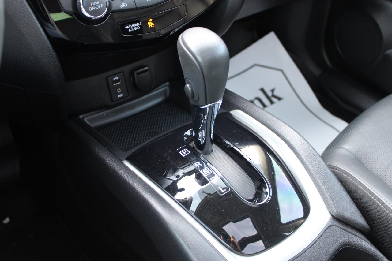 2015 Nissan Rogue SL Photo