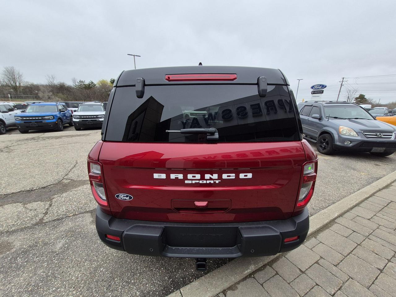 2026 Ford Bronco Sport BADLANDS, TERRAIN MGMT, MOONROOF, TECH PKG Photo4