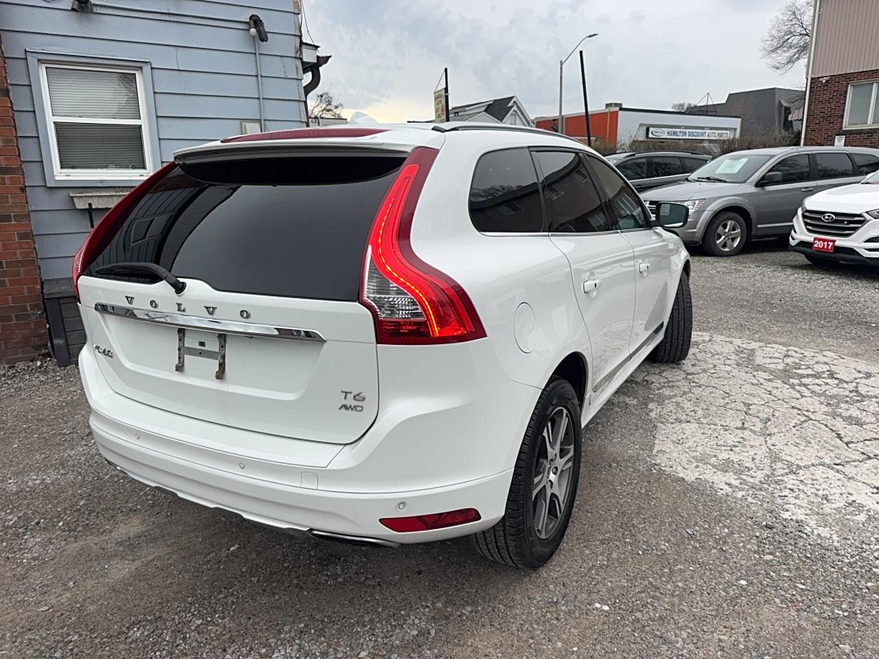 2015 Volvo XC60 T6 Premier Plus Photo2