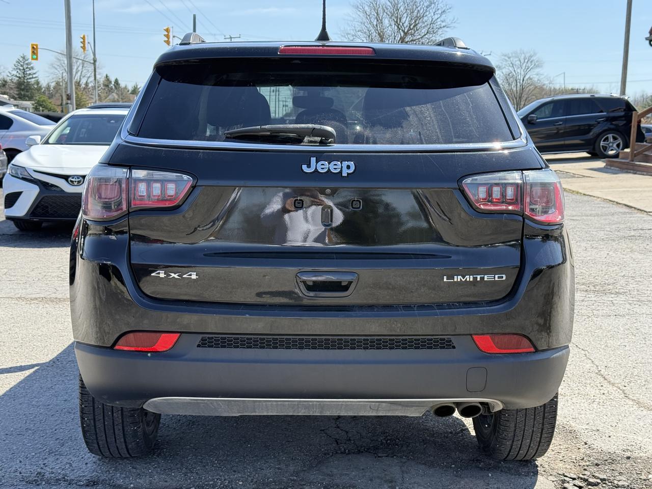 2017 Jeep Compass LIMITED Photo3