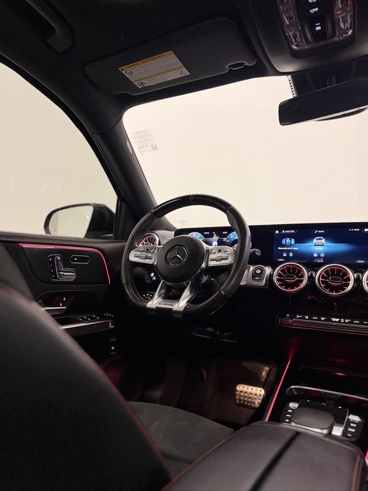 2022 Mercedes-Benz GLB AMG GLB 35 Photo