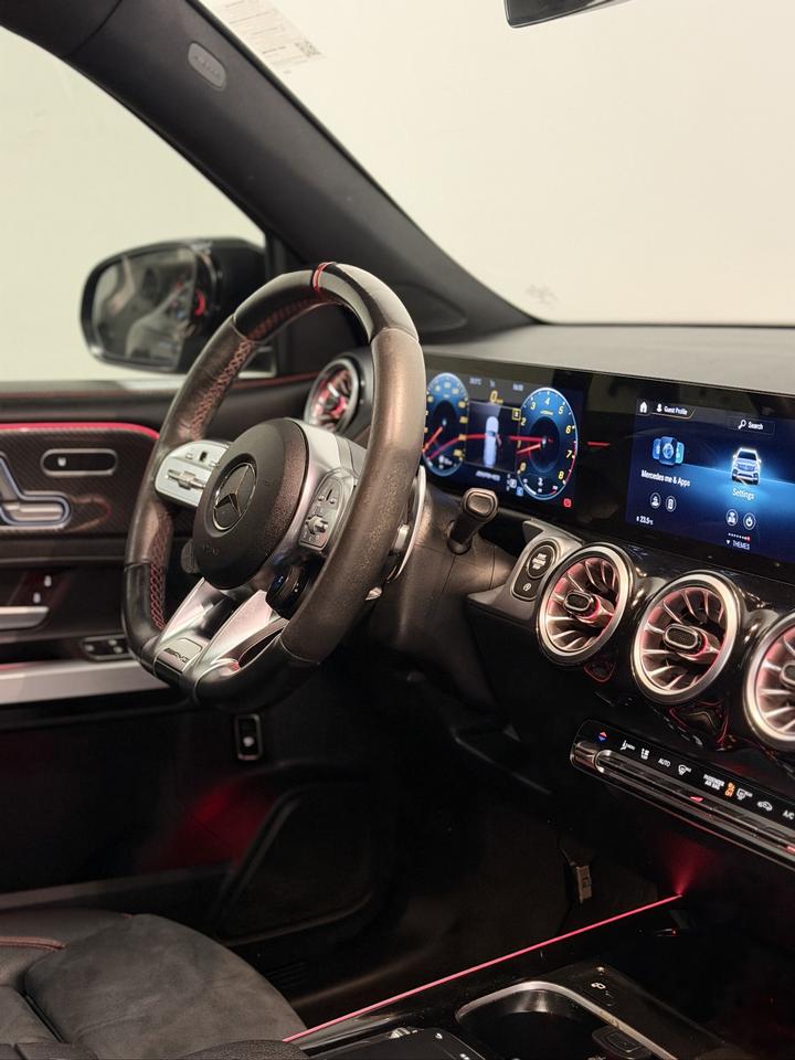 2022 Mercedes-Benz GLB AMG GLB 35 Photo