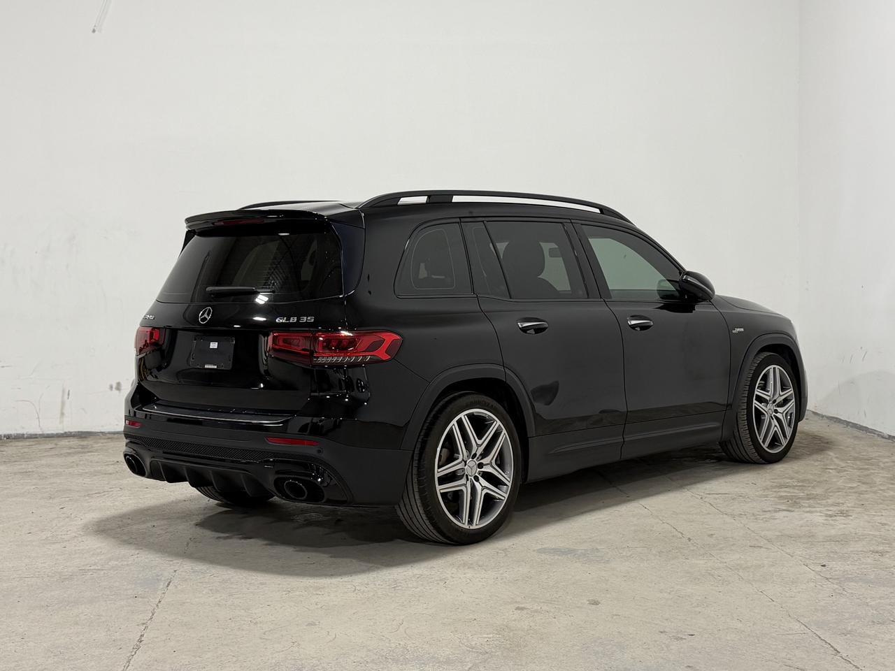 2022 Mercedes-Benz GLB AMG GLB 35 Photo