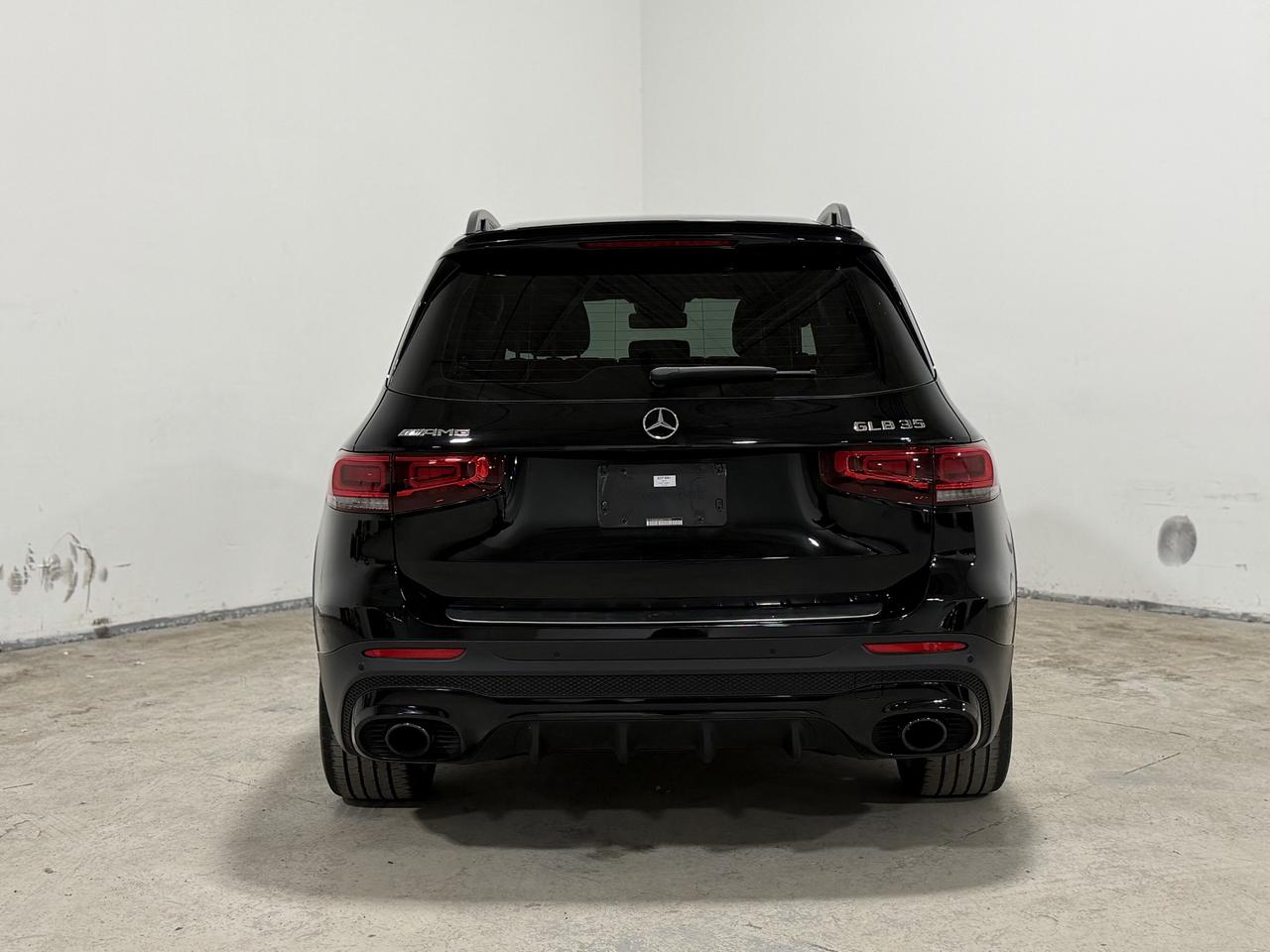 2022 Mercedes-Benz GLB AMG GLB 35 Photo
