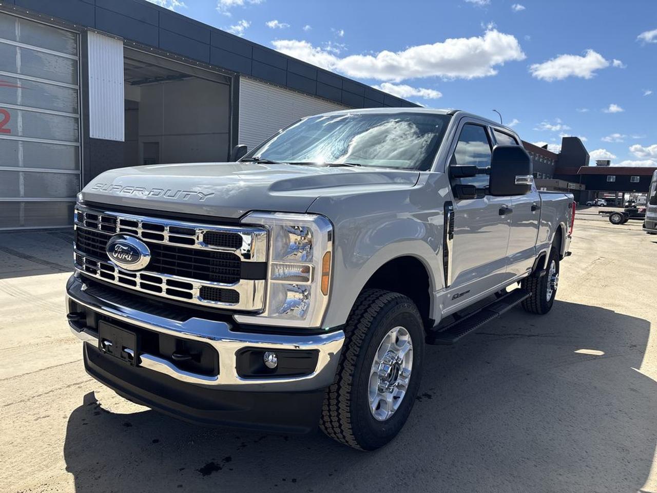 2026 Ford F-350 Super Duty SRW XLT 6.8' Box 613A Photo1