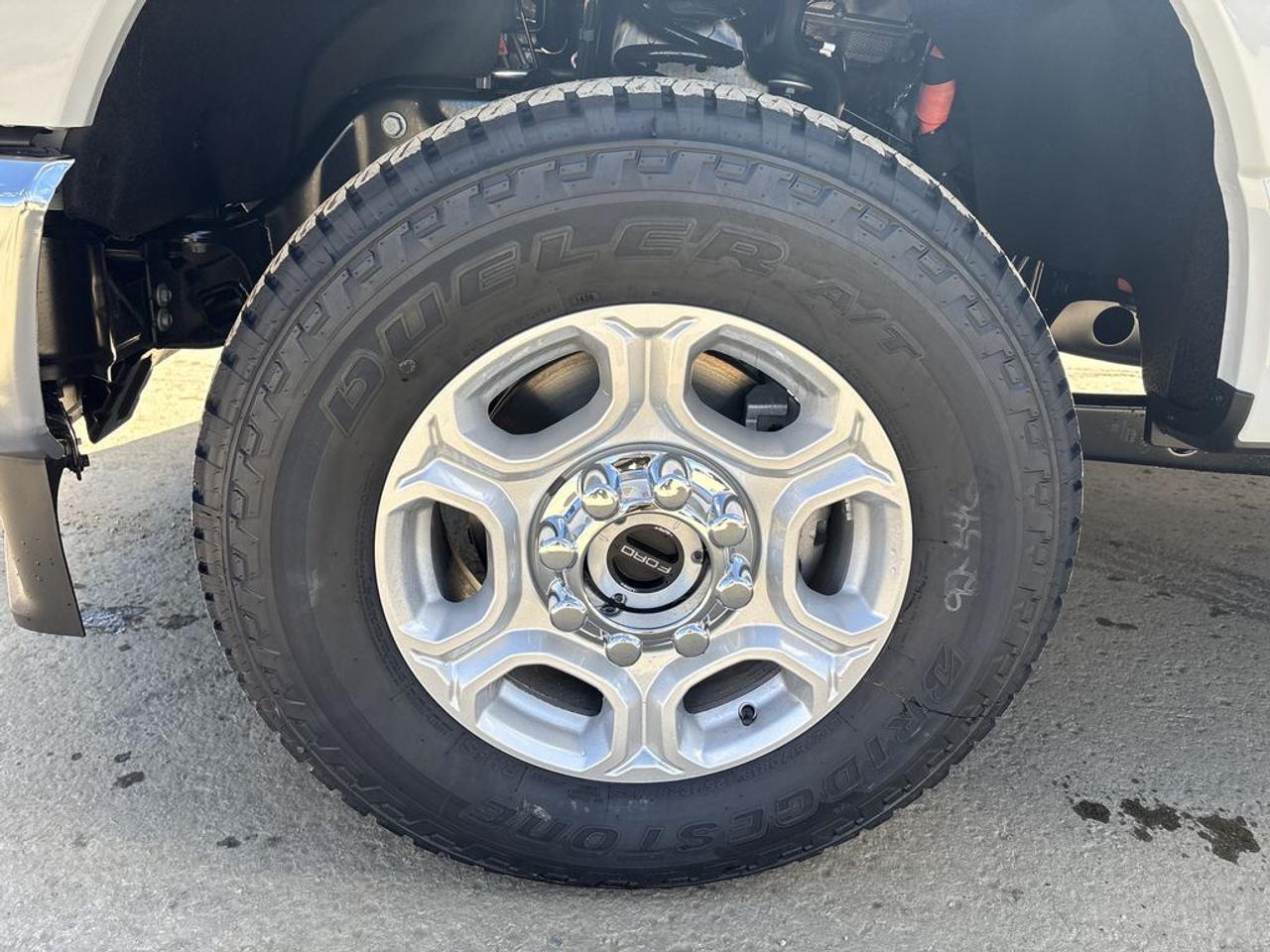 2026 Ford F-350 Super Duty SRW XLT 6.8' Box 613A Photo2