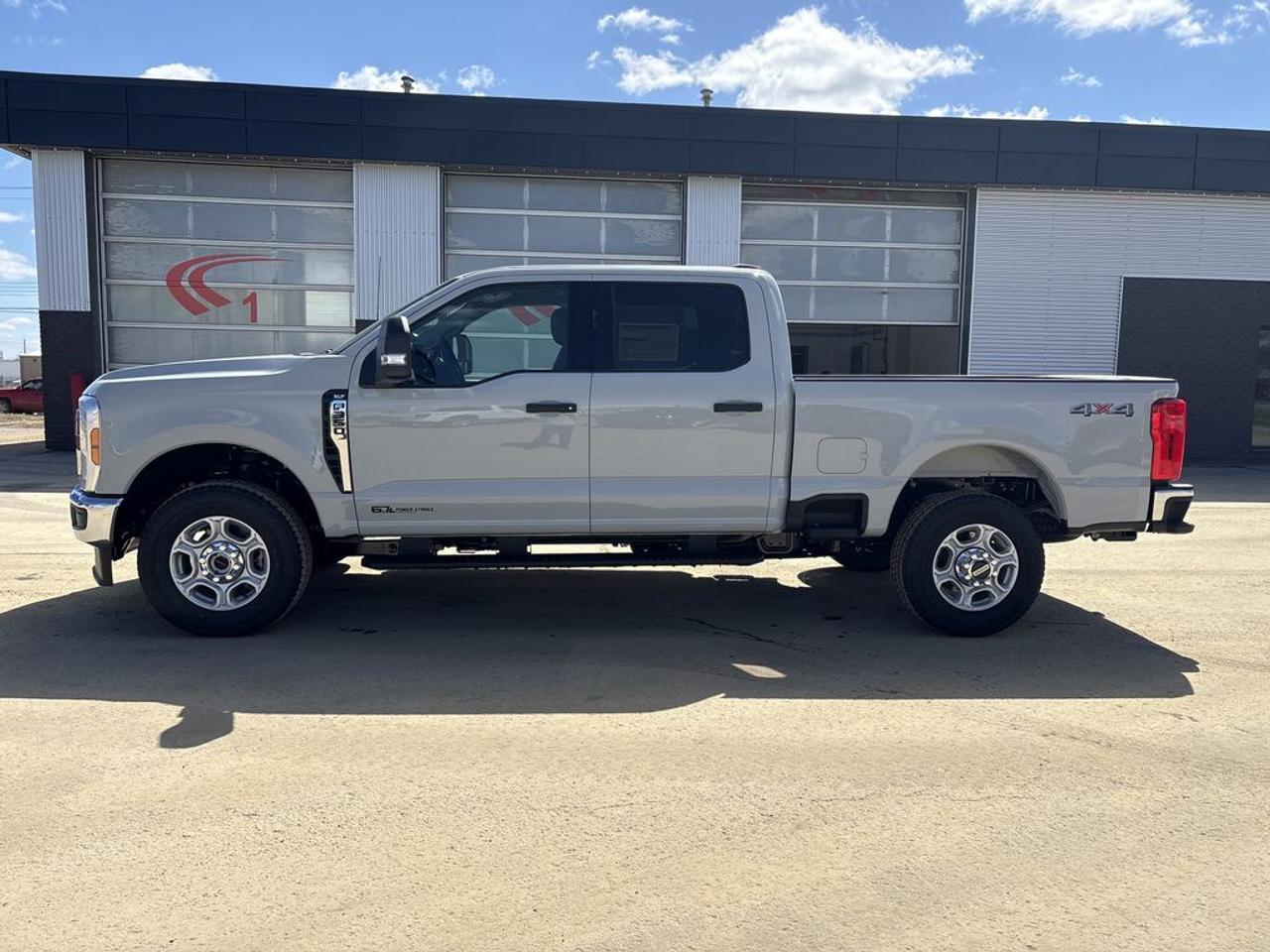 2026 Ford F-350 Super Duty SRW XLT 6.8' Box 613A Photo3
