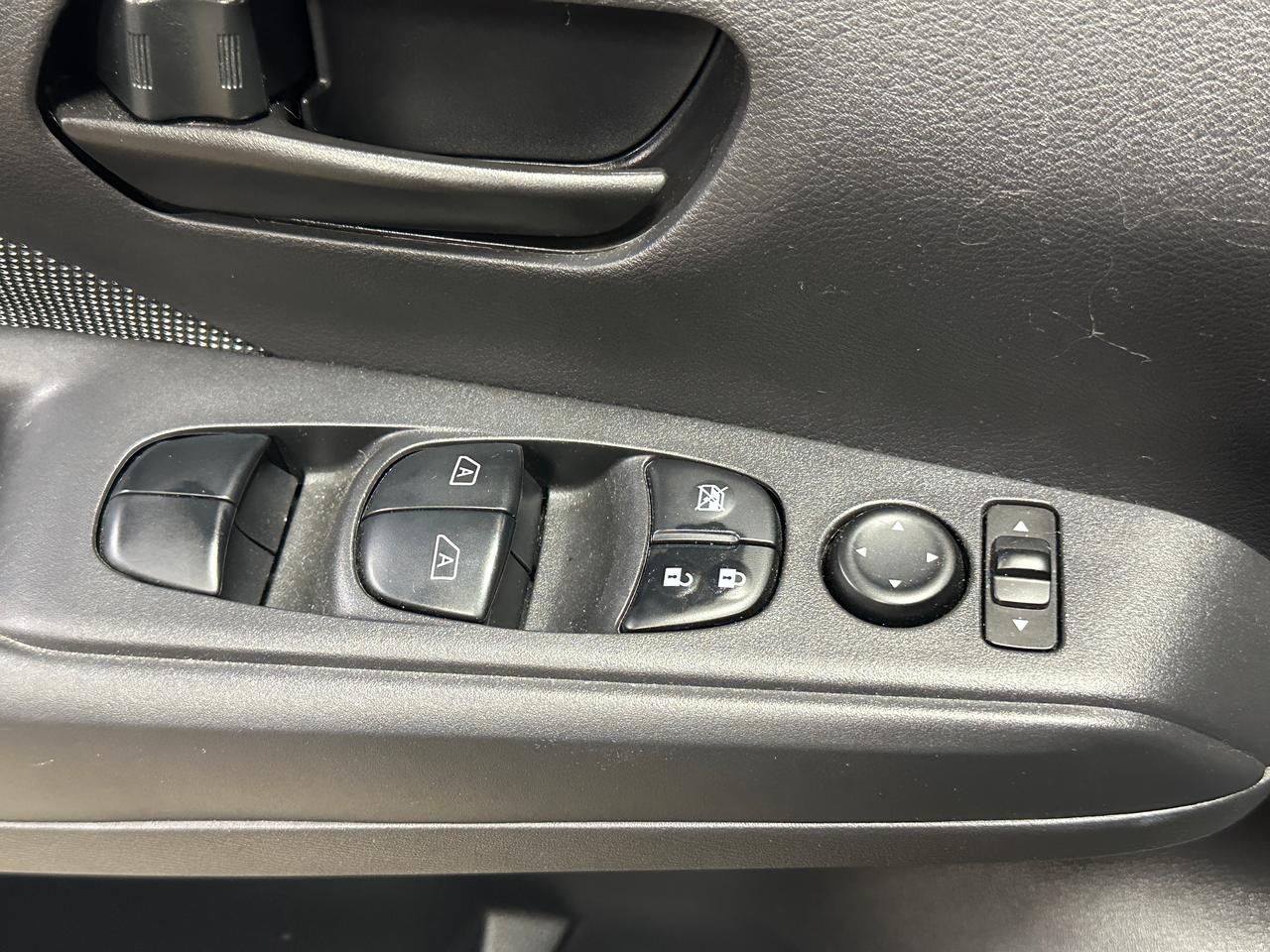 2020 Nissan Kicks S | CLEAN CARFAX | HEATED SEATS | BLUETOOTH | Photo