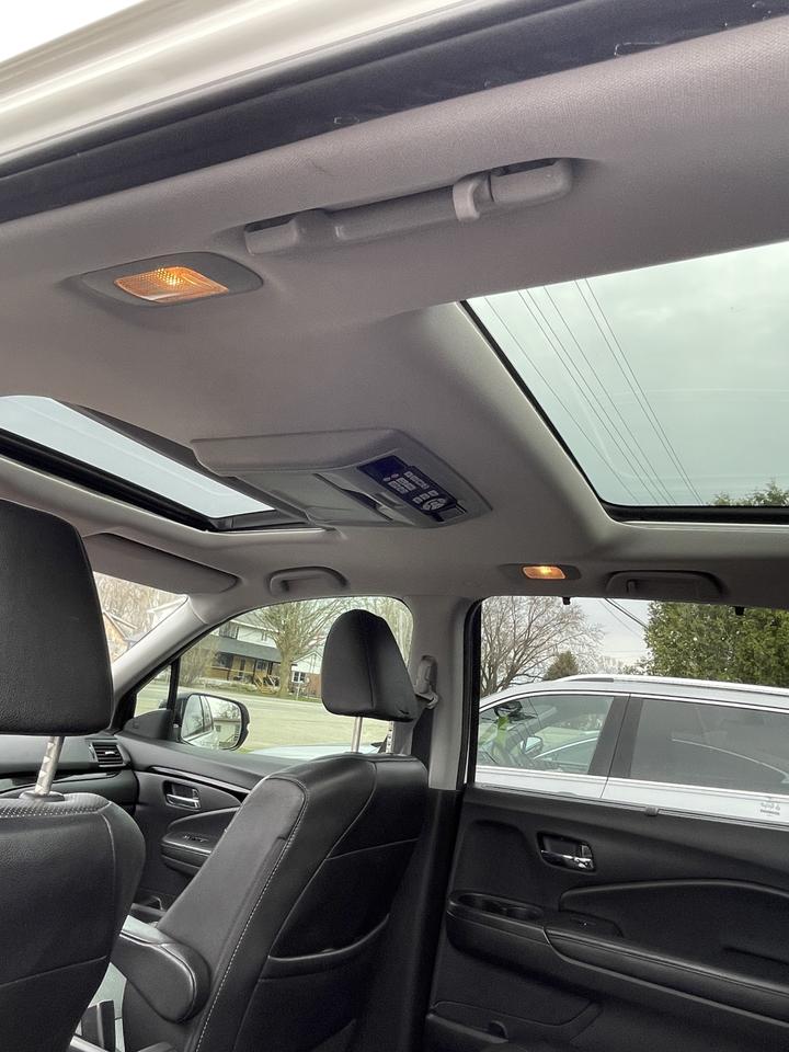 2017 Honda Pilot Touring Photo