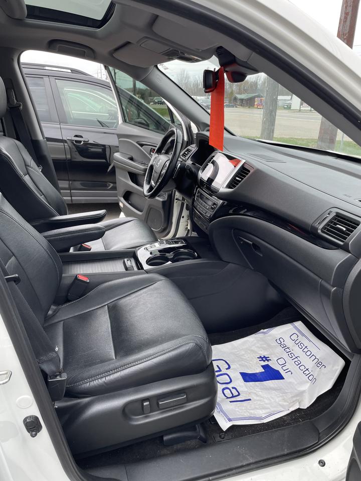 2017 Honda Pilot Touring Photo