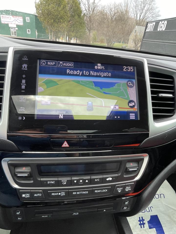 2017 Honda Pilot Touring Photo