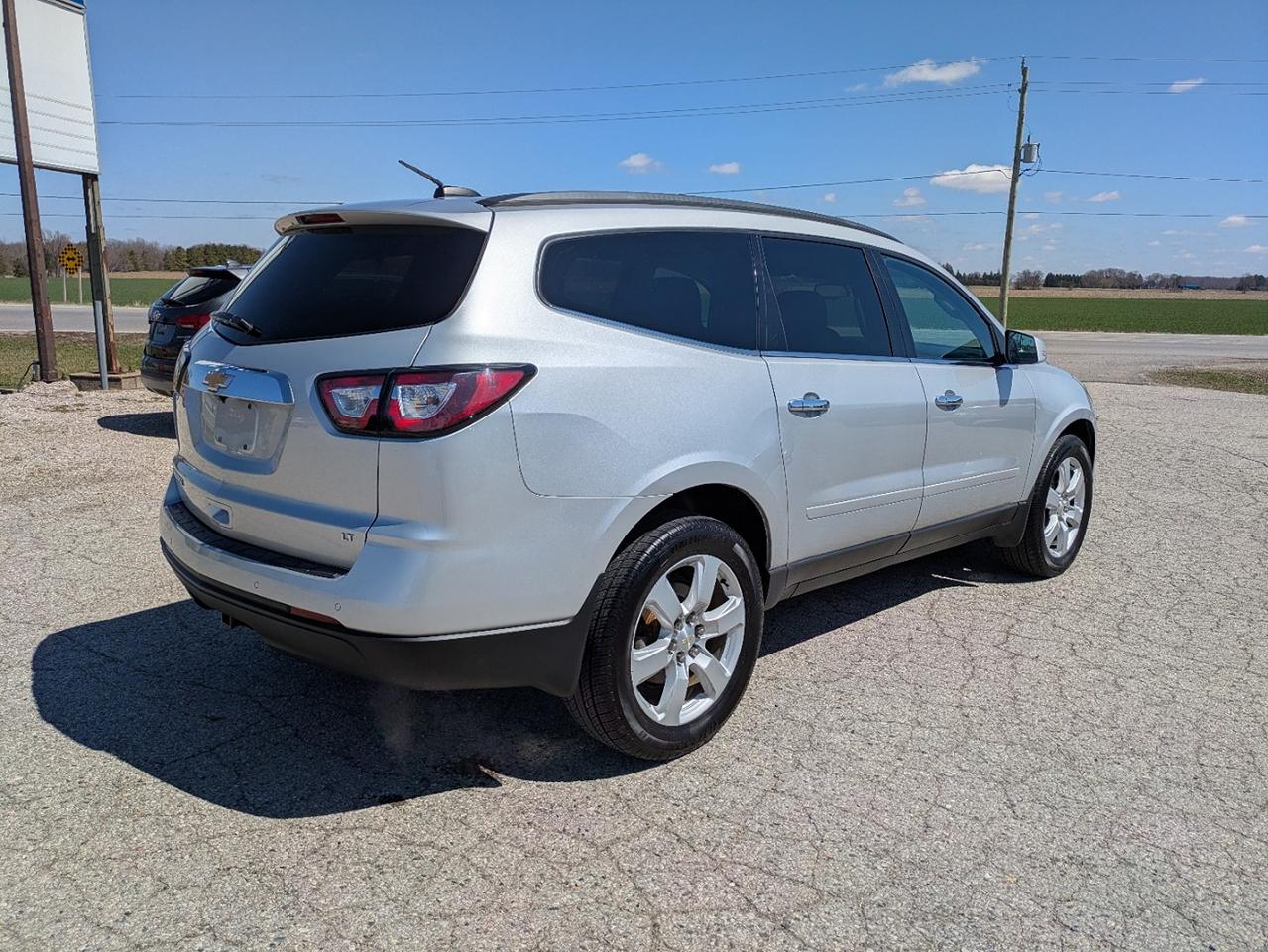 2017 Chevrolet Traverse LT Photo4