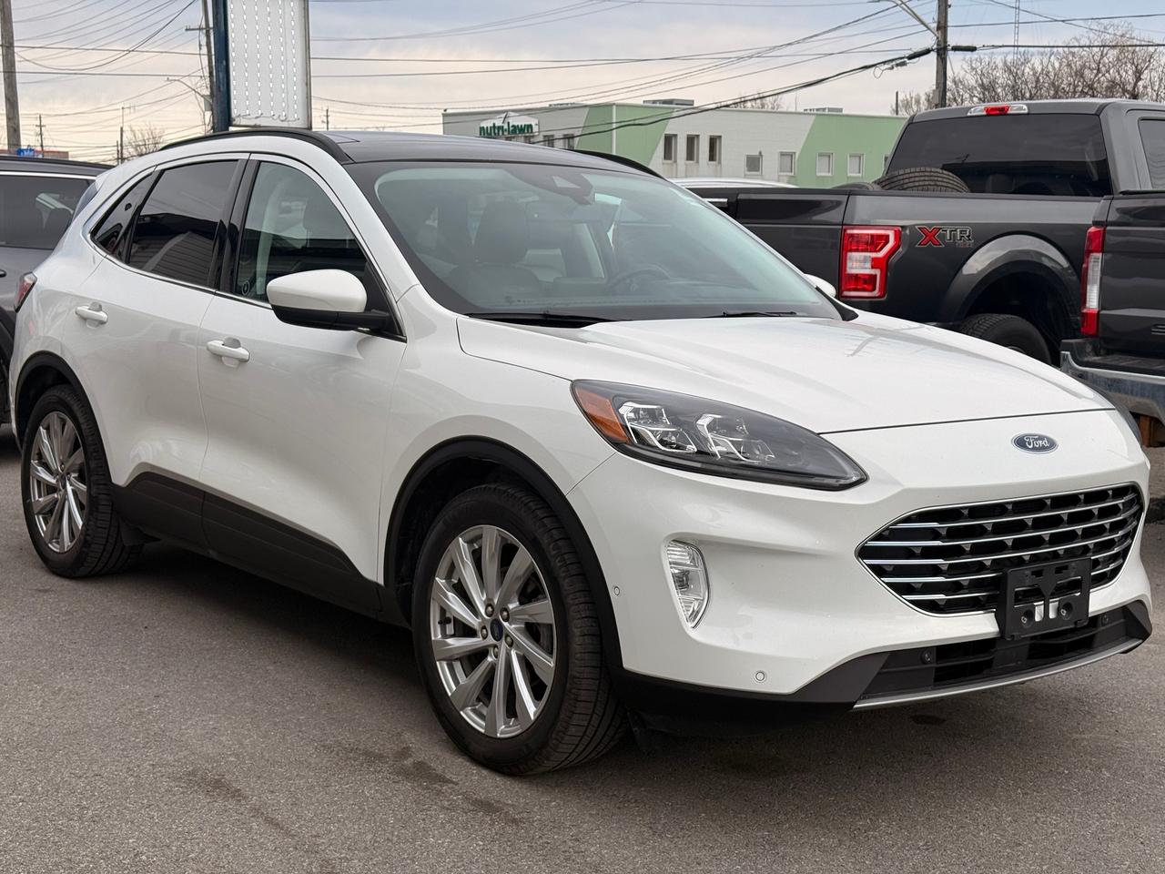 2021 Ford Escape Titanium Hybrid Photo2