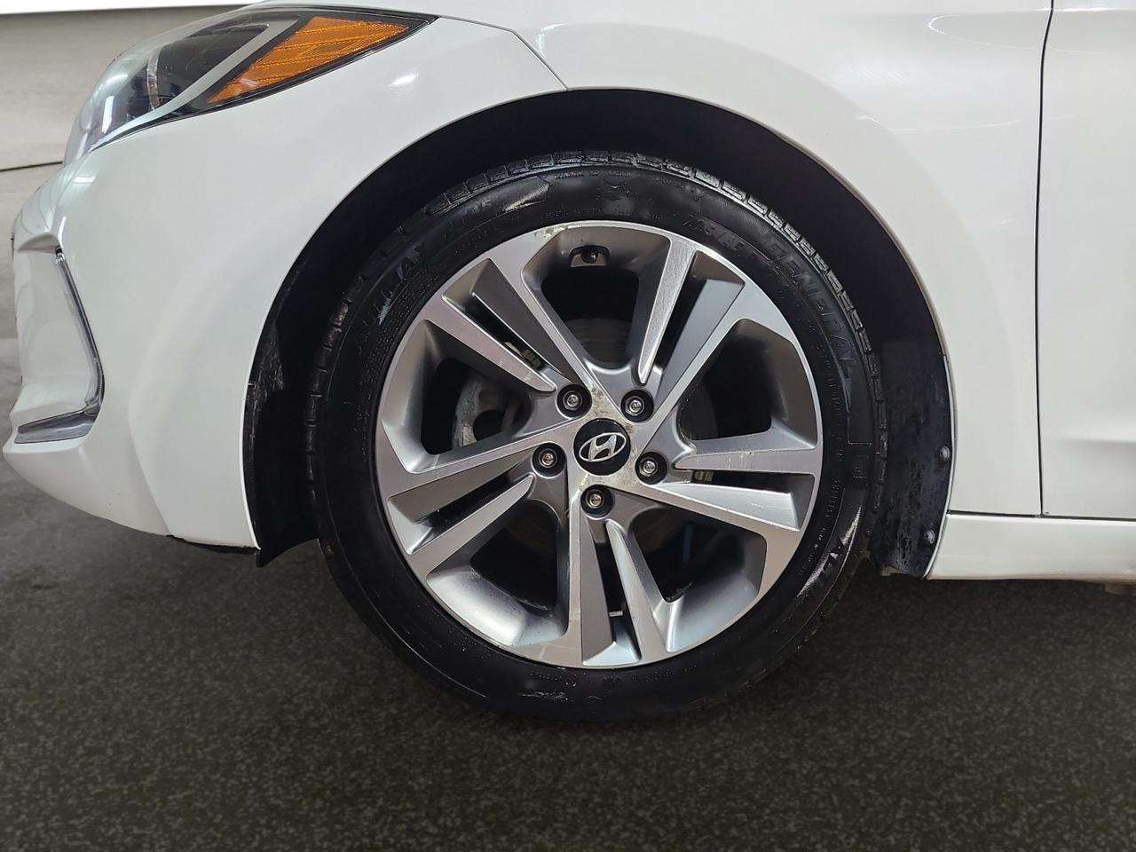 2018 Hyundai Elantra GLS - Photo #9
