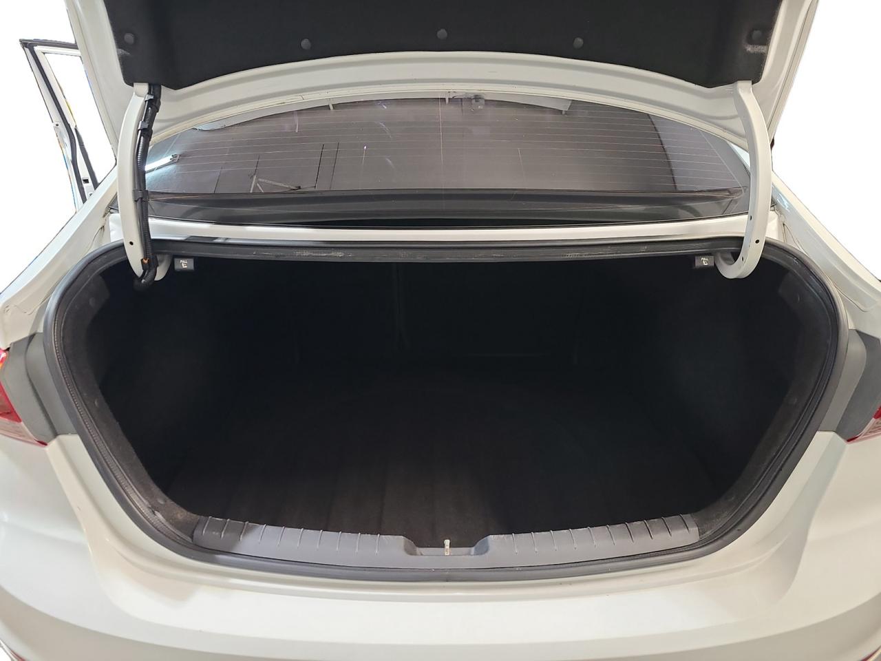 2018 Hyundai Elantra GLS - Photo #18