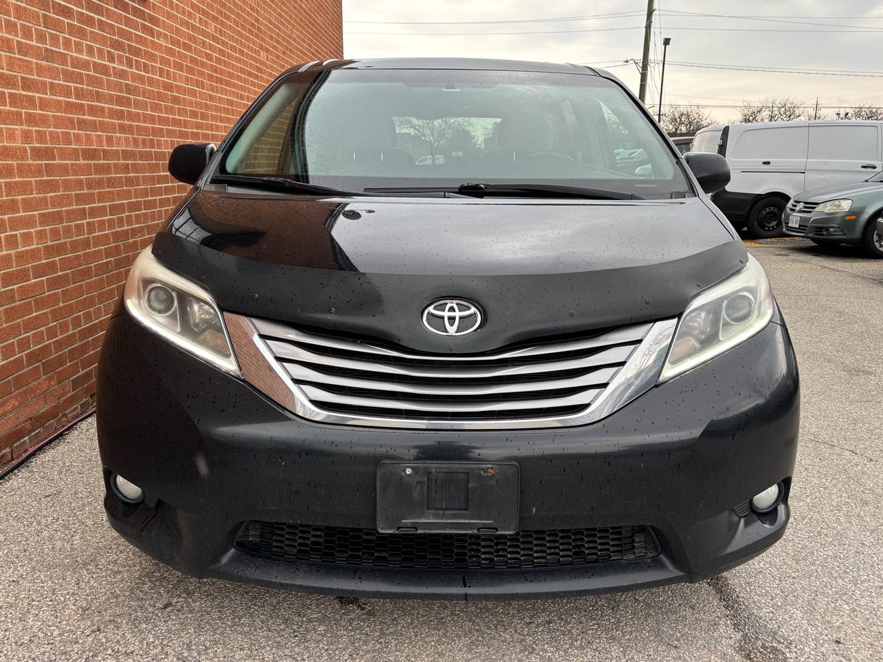 2016 Toyota Sienna 5DR XLE 7-PASS AWD Photo