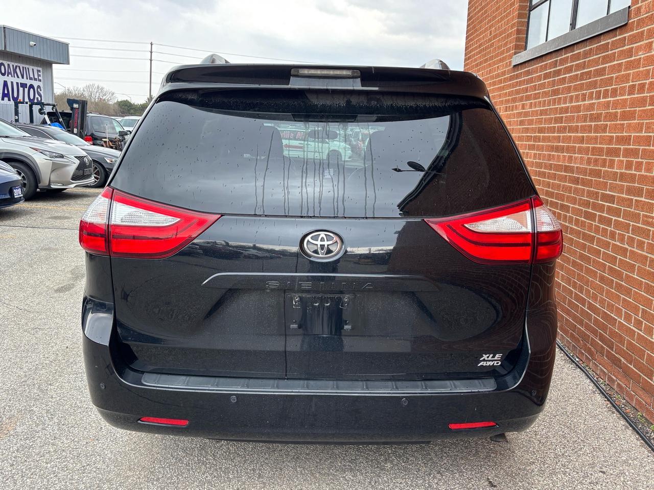 2016 Toyota Sienna 5DR XLE 7-PASS AWD Photo4