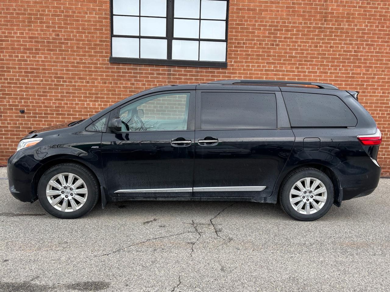 2016 Toyota Sienna 5DR XLE 7-PASS AWD Photo2