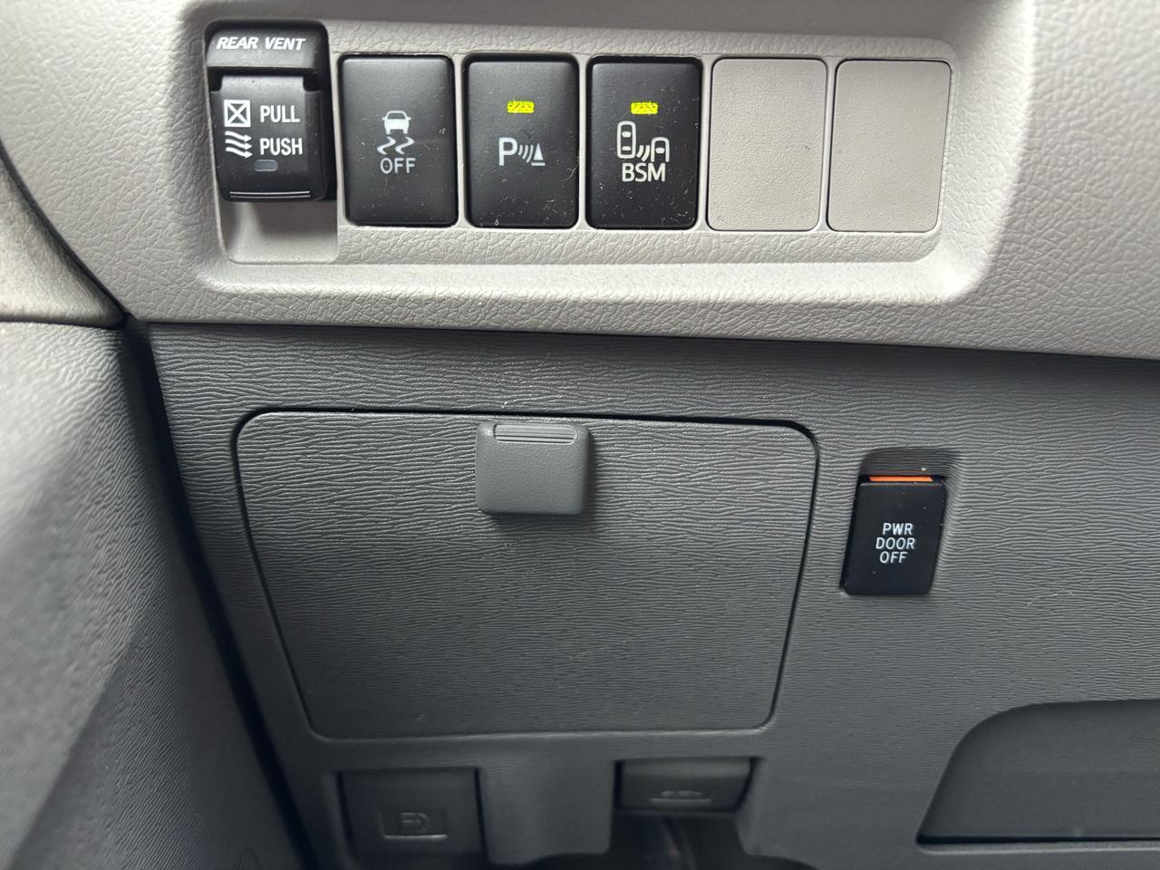 2016 Toyota Sienna 5DR XLE 7-PASS AWD Photo