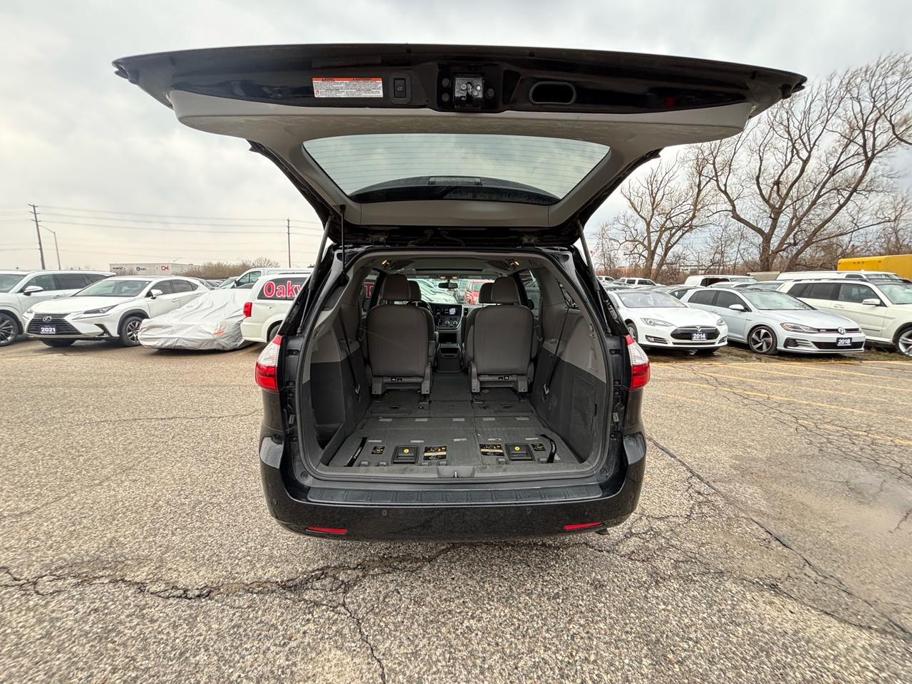 2016 Toyota Sienna 5DR XLE 7-PASS AWD Photo
